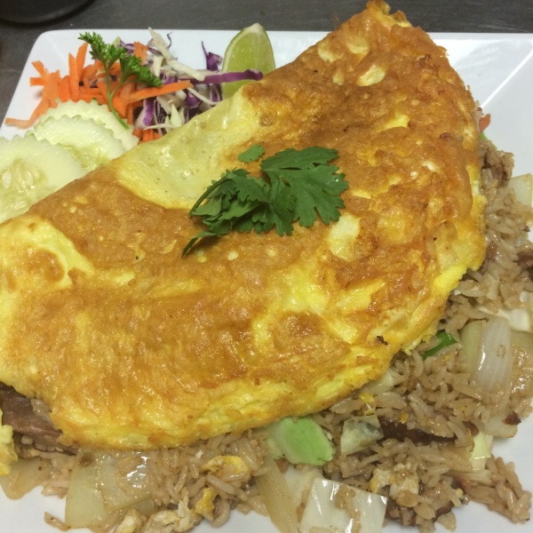 Order Queen Fried Rice food online from Thai Tea Asian Fusion Cafe  store, Irving on bringmethat.com