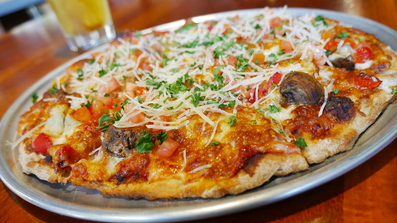 Order Veggie Pizza food online from Ram Restaurant & Brewery store, Salem on bringmethat.com