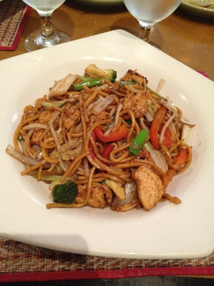 Order Thai Lo Mein Noodles food online from Thailand Restaurant store, Clark on bringmethat.com
