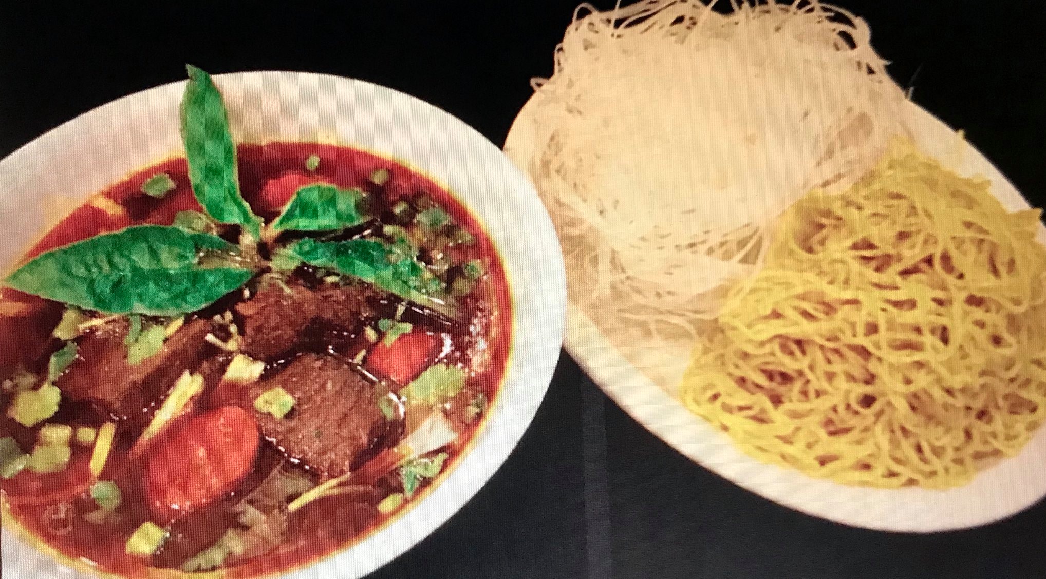 Order 16. Beef Stew with Noodles food online from Papaya Vietnamese Cuisine store, Bellevue on bringmethat.com