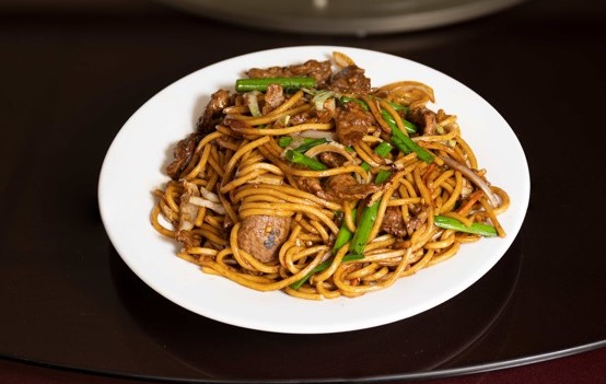 Order 20. Beef Lo Mein 牛肉炒面 food online from China town Restaurant store, Anchorage on bringmethat.com