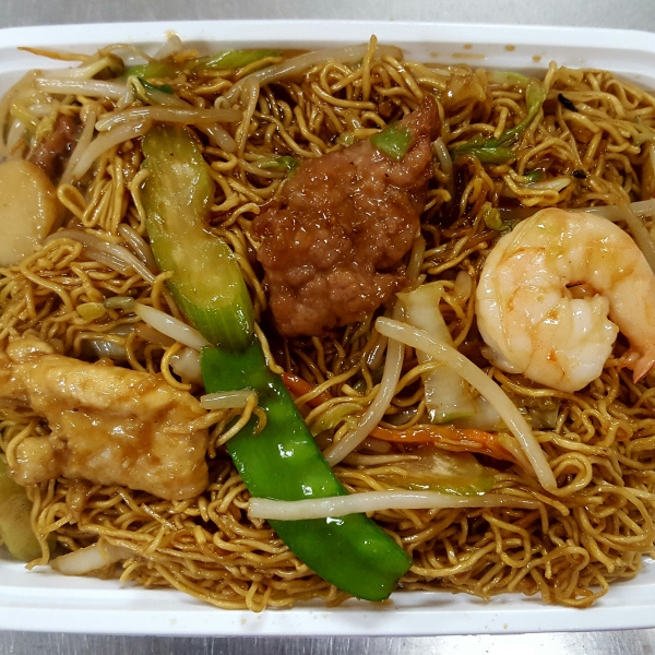 Order 136. Combination Lo Mein food online from Chop Suey City Chinese Restaurant store, Chicago on bringmethat.com