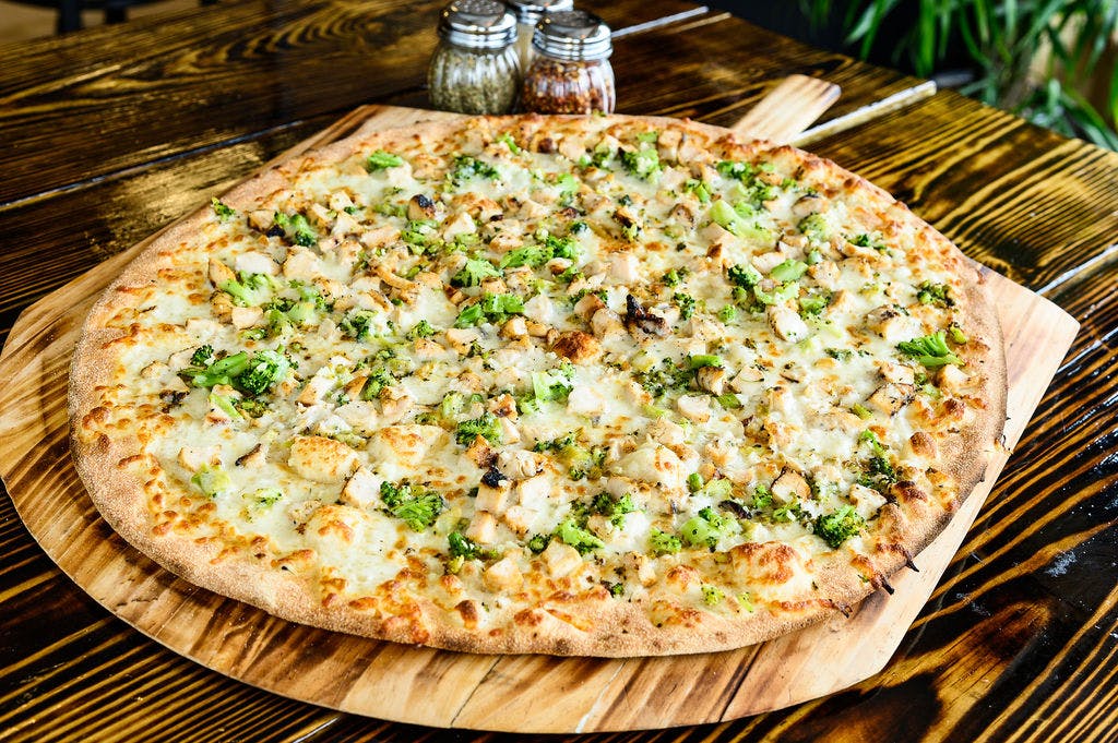Order Broccoli Chicken Alfredo Pizza - Small 12'' food online from Flamez wood fired pizza store, Blackwood on bringmethat.com