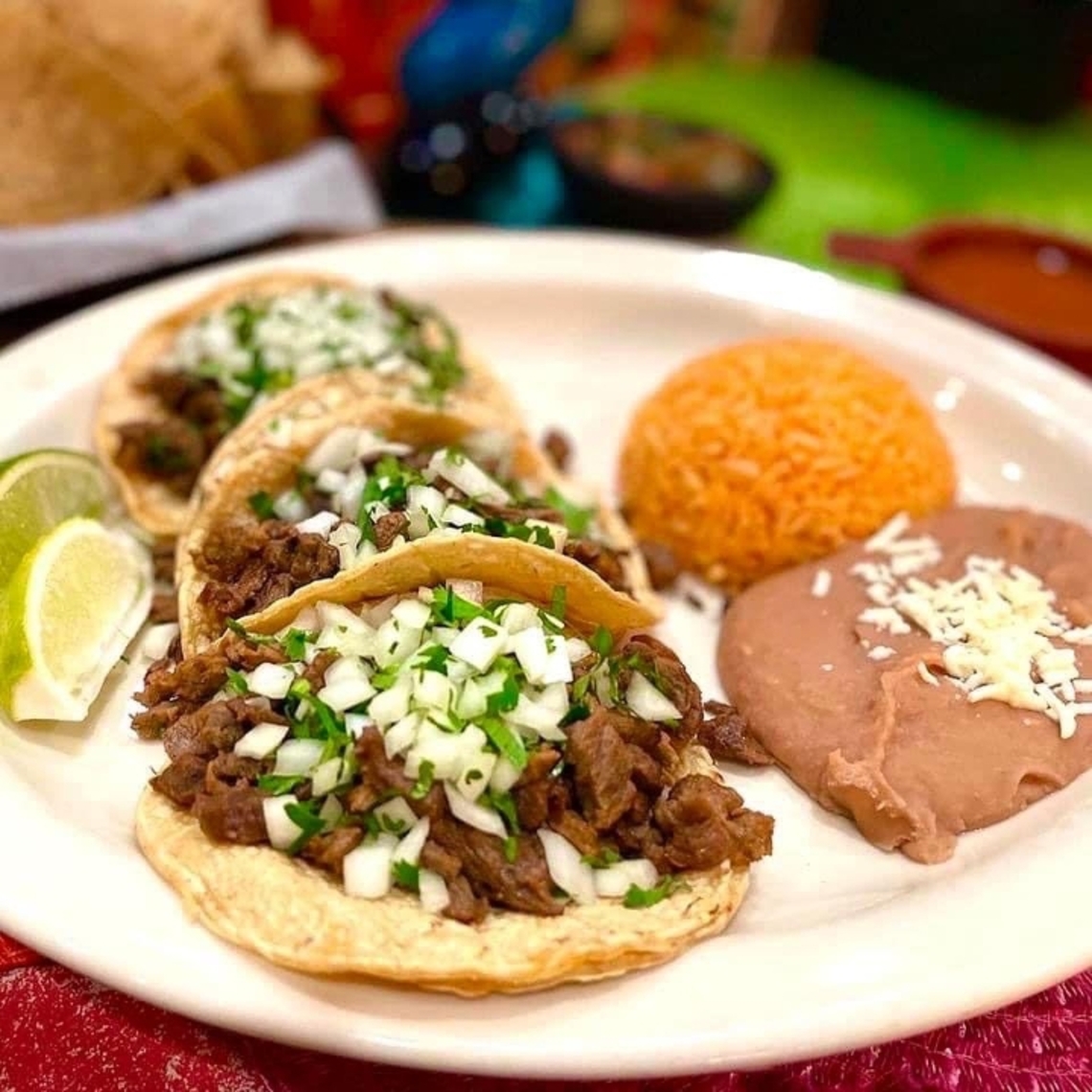 Order Steak Taco Dinner food online from Fiesta mexicana store, Chicago on bringmethat.com