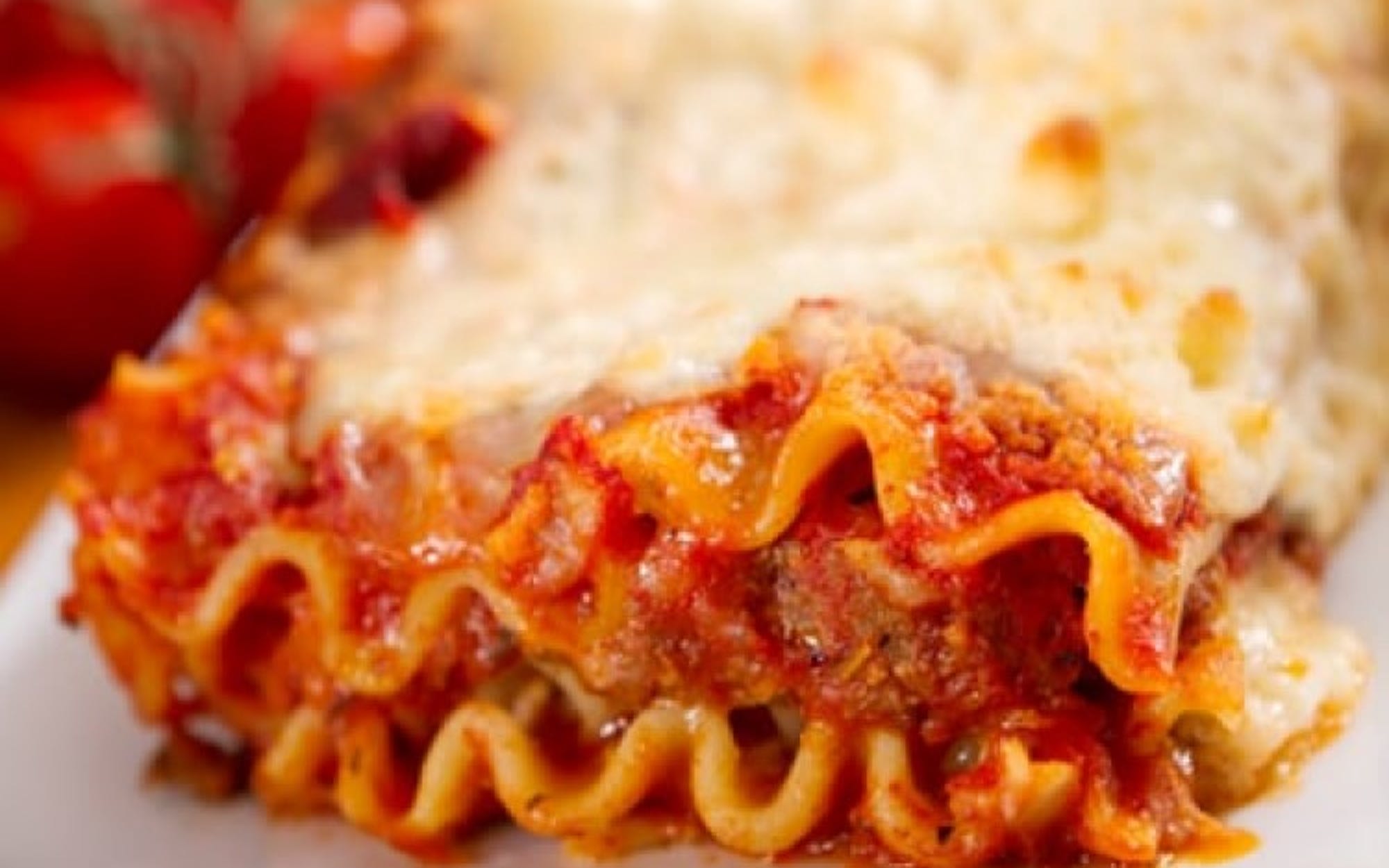 Order Homemade Meat Lasagna  food online from Donna Pizza store, Palisades Park on bringmethat.com