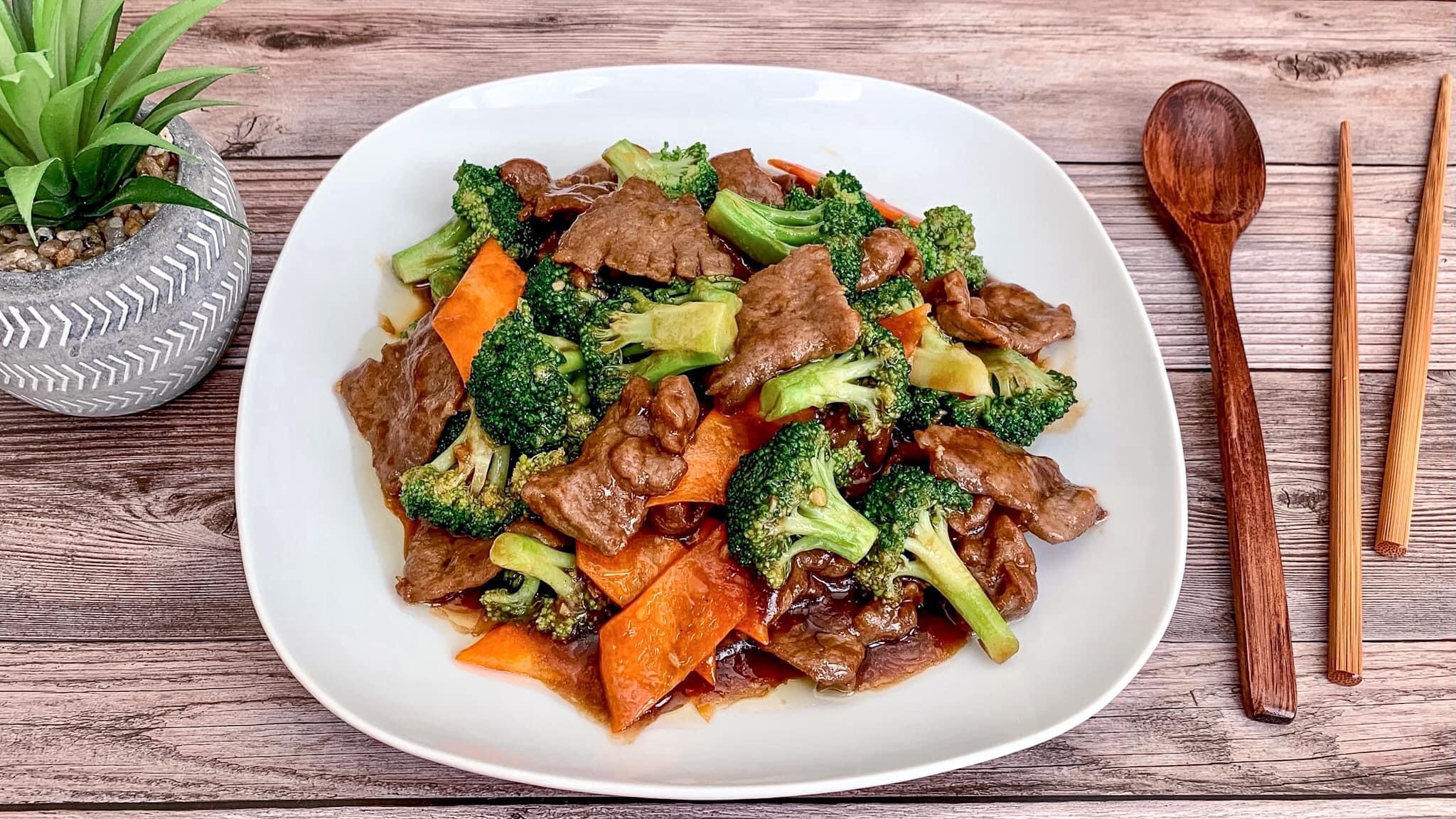 Order 67. Beef with Broccoli food online from China Gate store, Kimberly on bringmethat.com