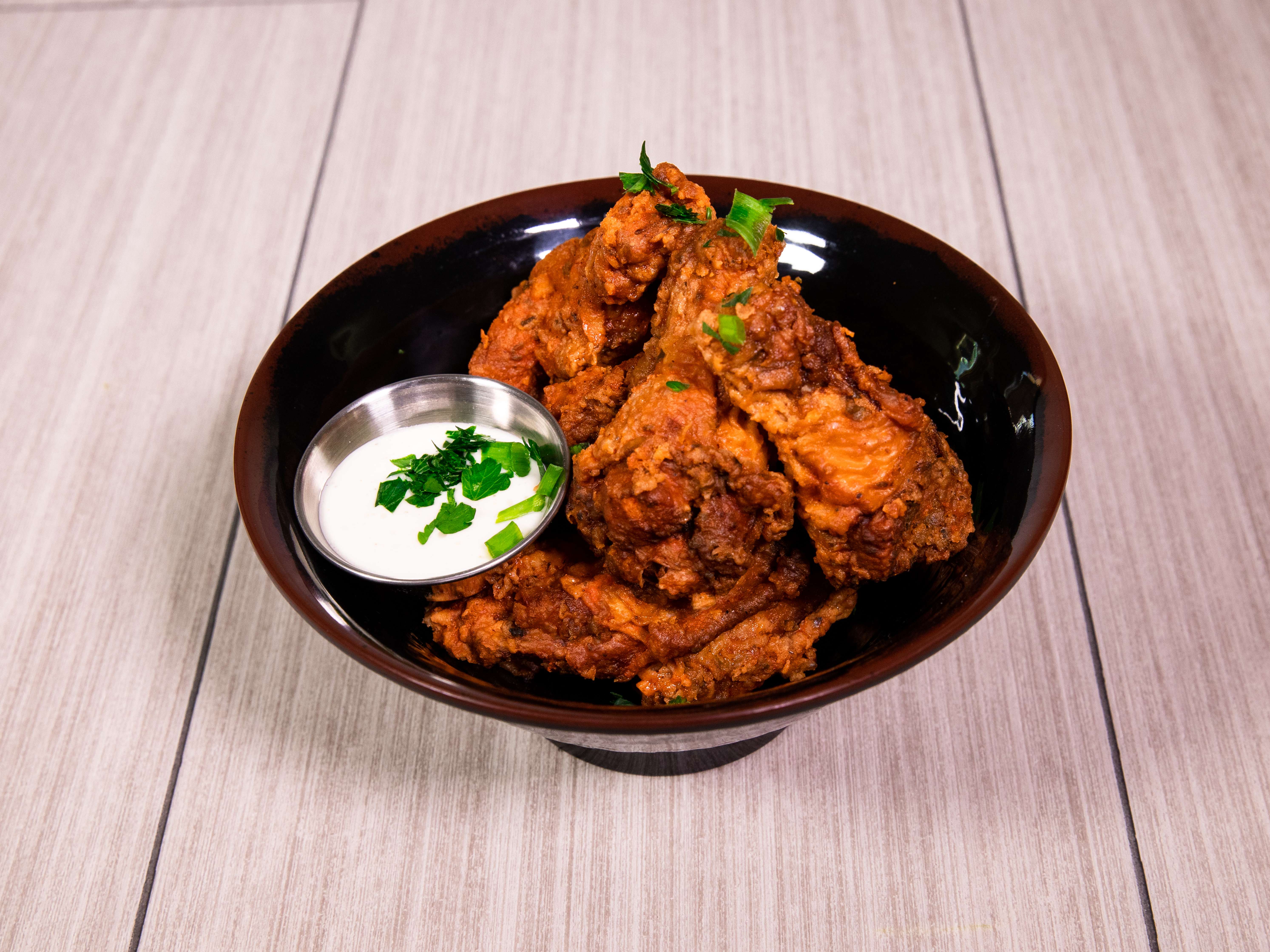 Order Jumbo Liberty Wings food online from New York Pizzeria store, The Woodlands on bringmethat.com