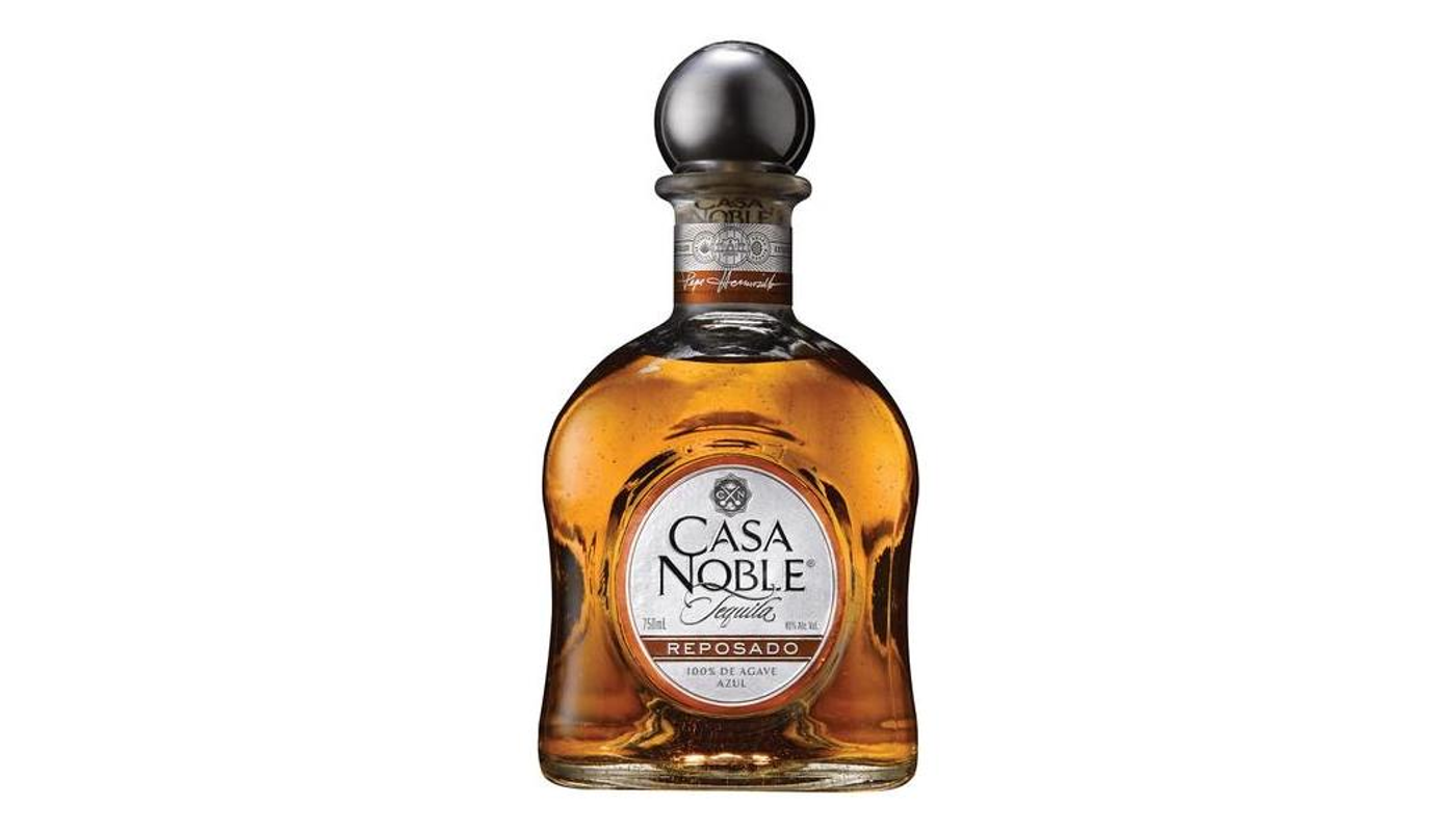 Order Casa Noble Reposado Tequila 750ml Bottle food online from Liquor Palace store, Burbank on bringmethat.com