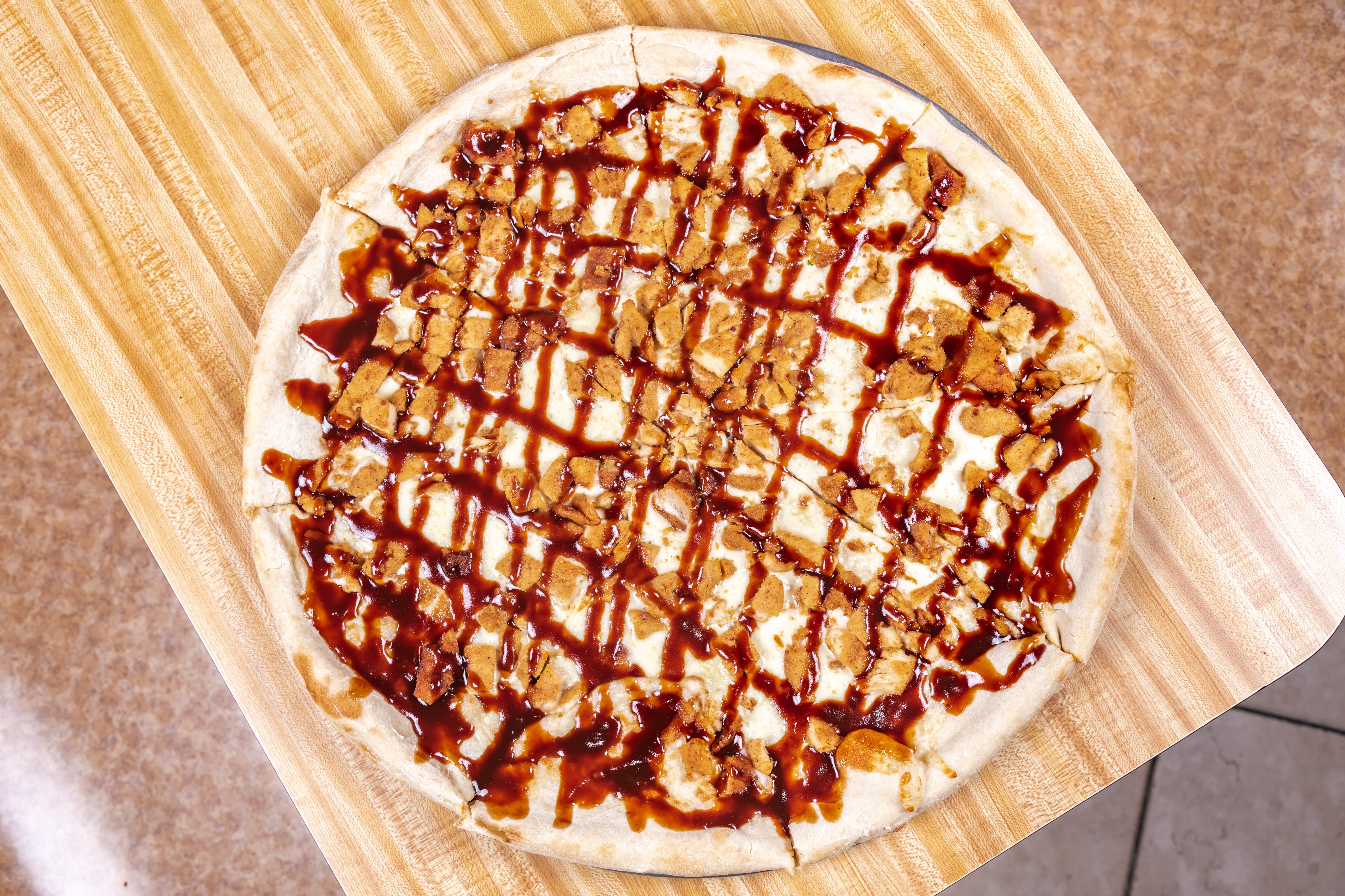 Order BBQ Chicken Pizza - Small 14" food online from Riuniti Pizzeria & Restaurant store, Carteret on bringmethat.com