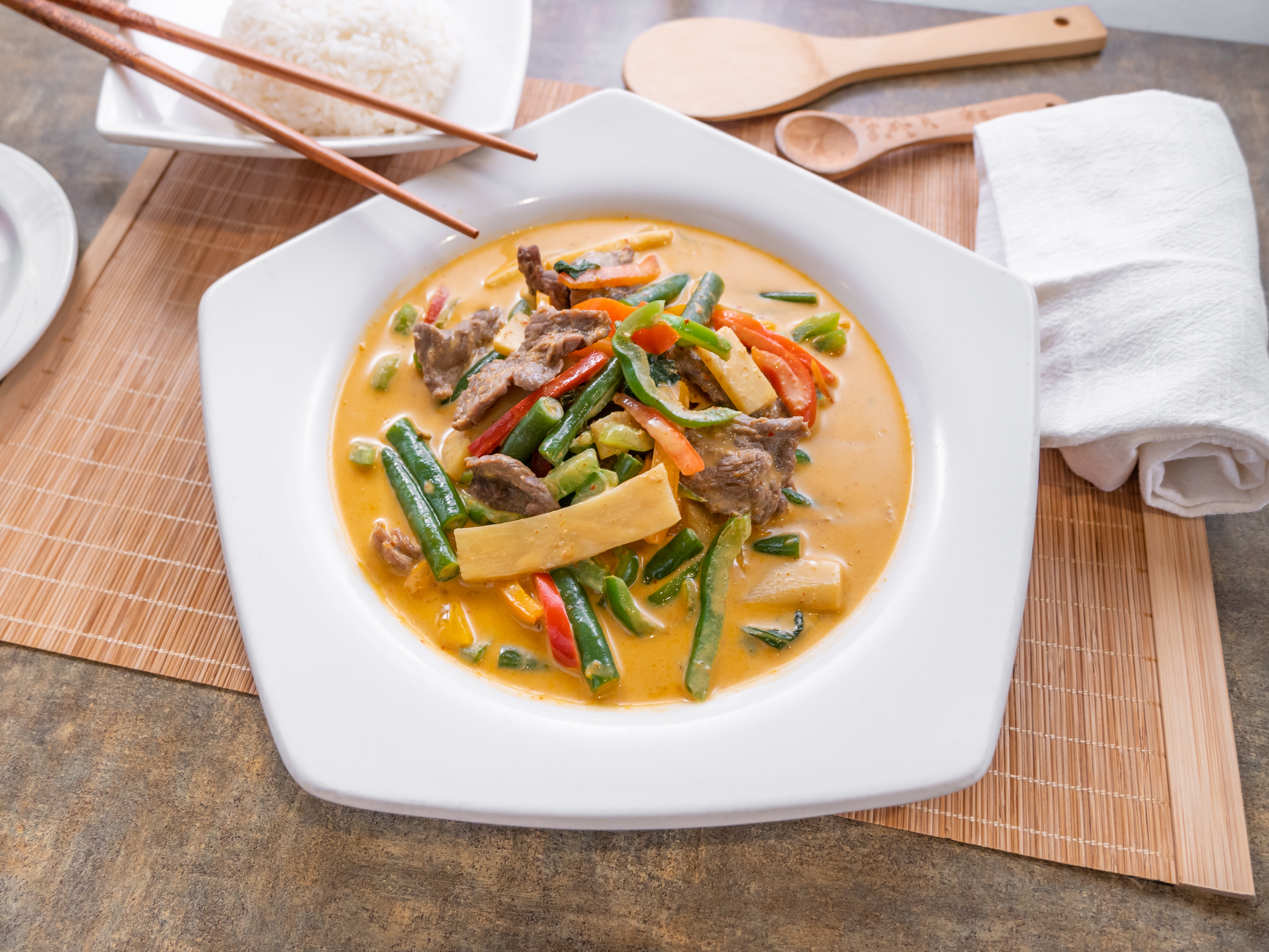 Order E11. Red Curry Gang Dang Dinner food online from Soybean Asian Grille store, Wilmington on bringmethat.com
