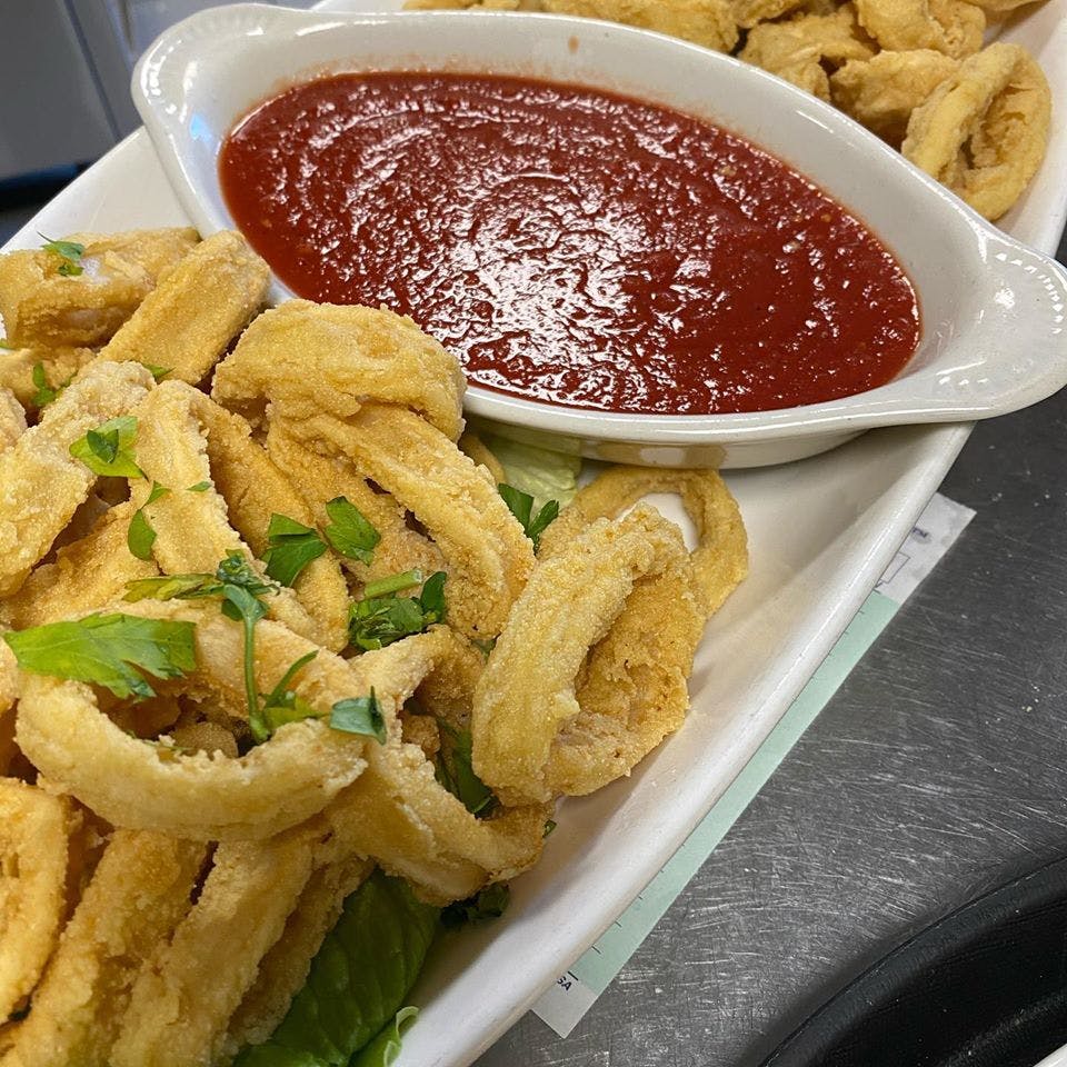 Order Fried Calamari - Appetizer food online from Se7te Woodfire Pizza store, Totowa on bringmethat.com