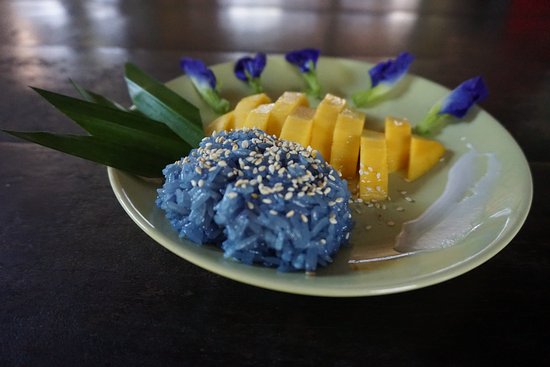 Order Blue Pea Sticky Rice with Mango food online from Manaao Thai Cuisine store, West Sacramento on bringmethat.com