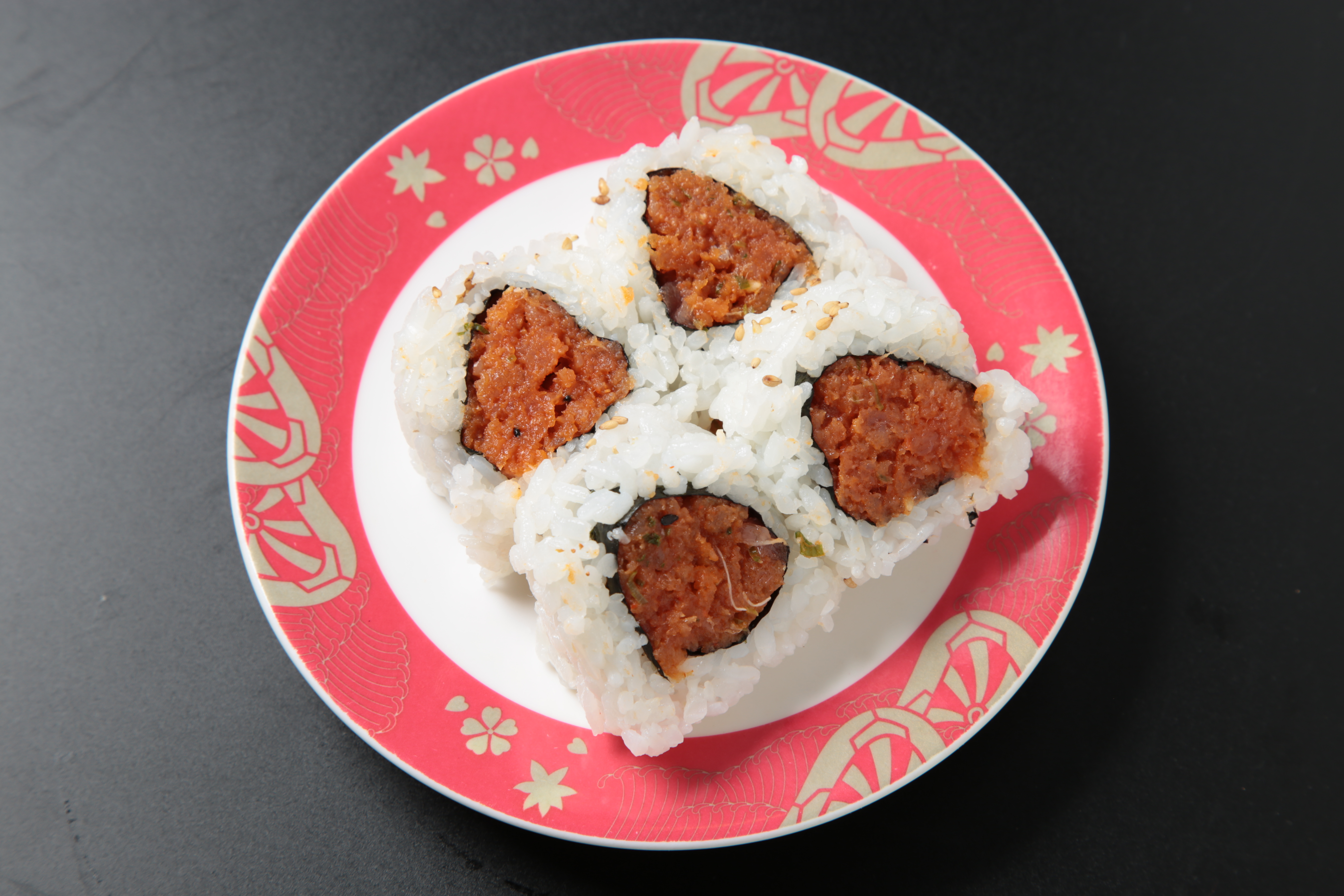 Order Spicy Tuna Roll (8 pcs) food online from Izumi Revolving Sushi store, Daly City on bringmethat.com