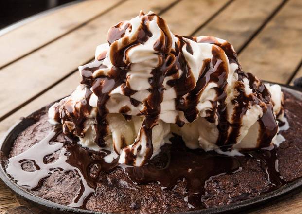 Order Brownie Sundae food online from Marley's Chicago Style Pizzeria store, Fayetteville on bringmethat.com
