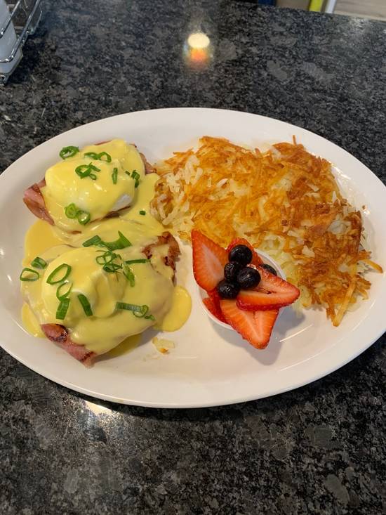 Order Classic Eggs Benedict food online from Coffee Cup On Randolph store, Saint Paul on bringmethat.com