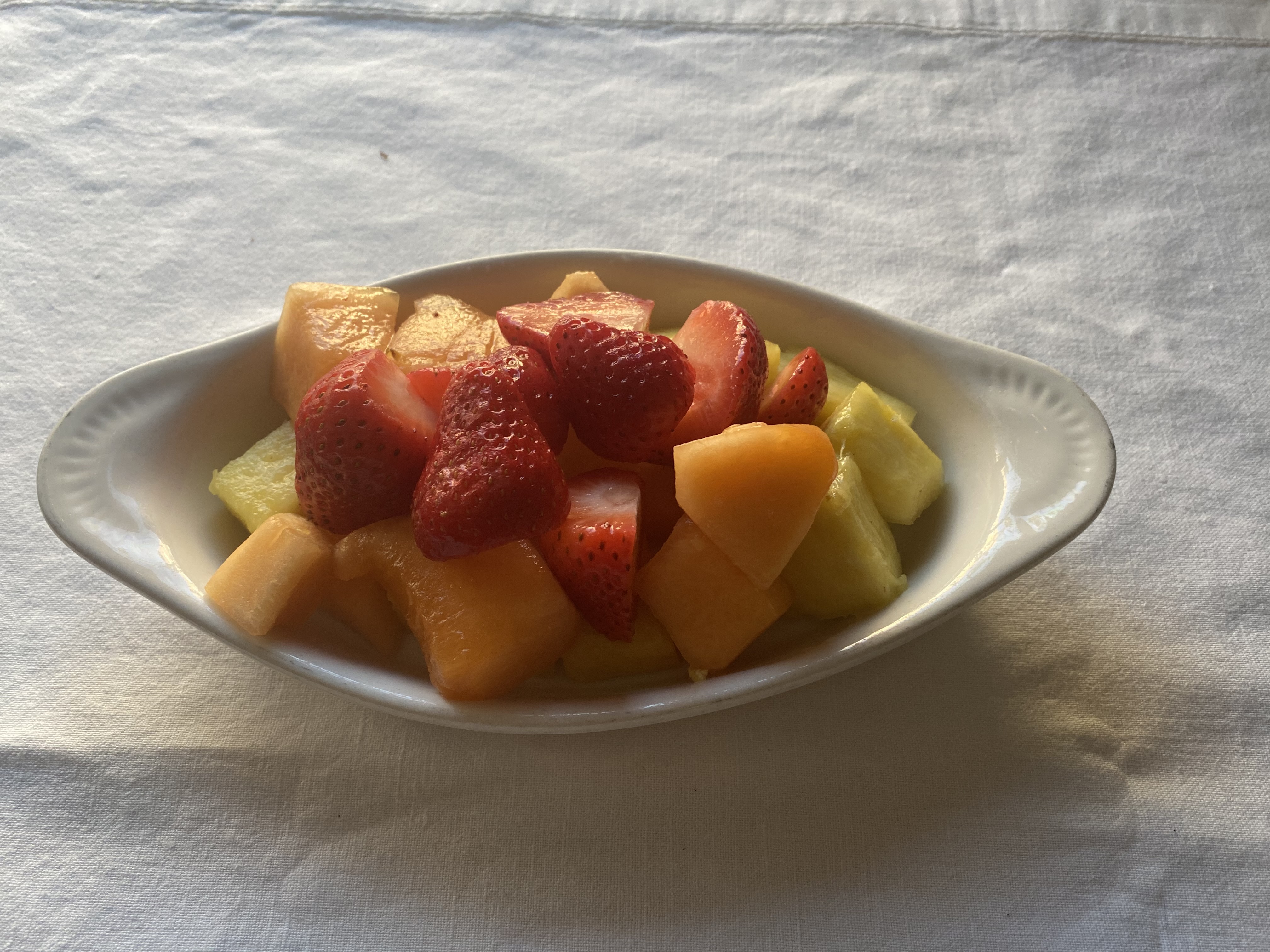Order Fresh Fruit Bowl food online from Russell's Burgers store, Pasadena on bringmethat.com