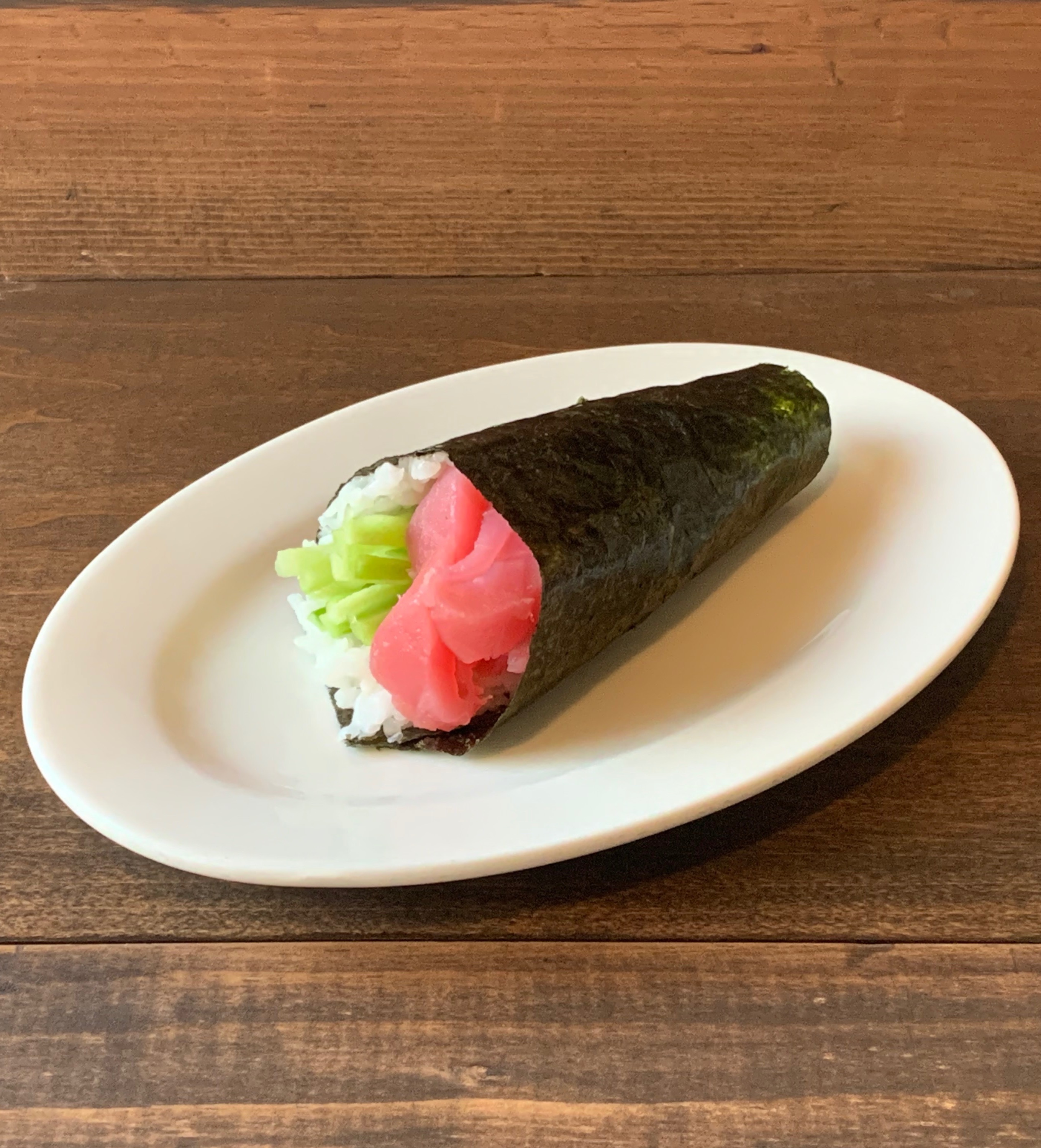 Order Tuna Roll - Hand  food online from Minato Sushi store, Lake Forest on bringmethat.com