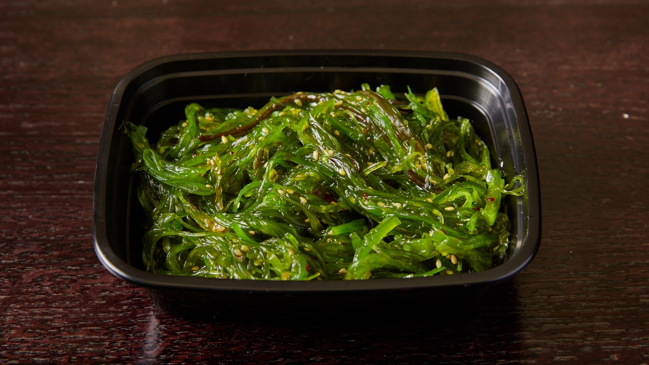 Order Seaweed Salad food online from Union Sushi + Barbeque Bar store, Chicago on bringmethat.com