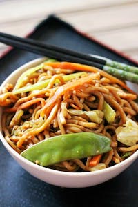 Order 31. Vegetable Lo Mein 菜捞面 food online from Moon Wok store, Lenexa on bringmethat.com