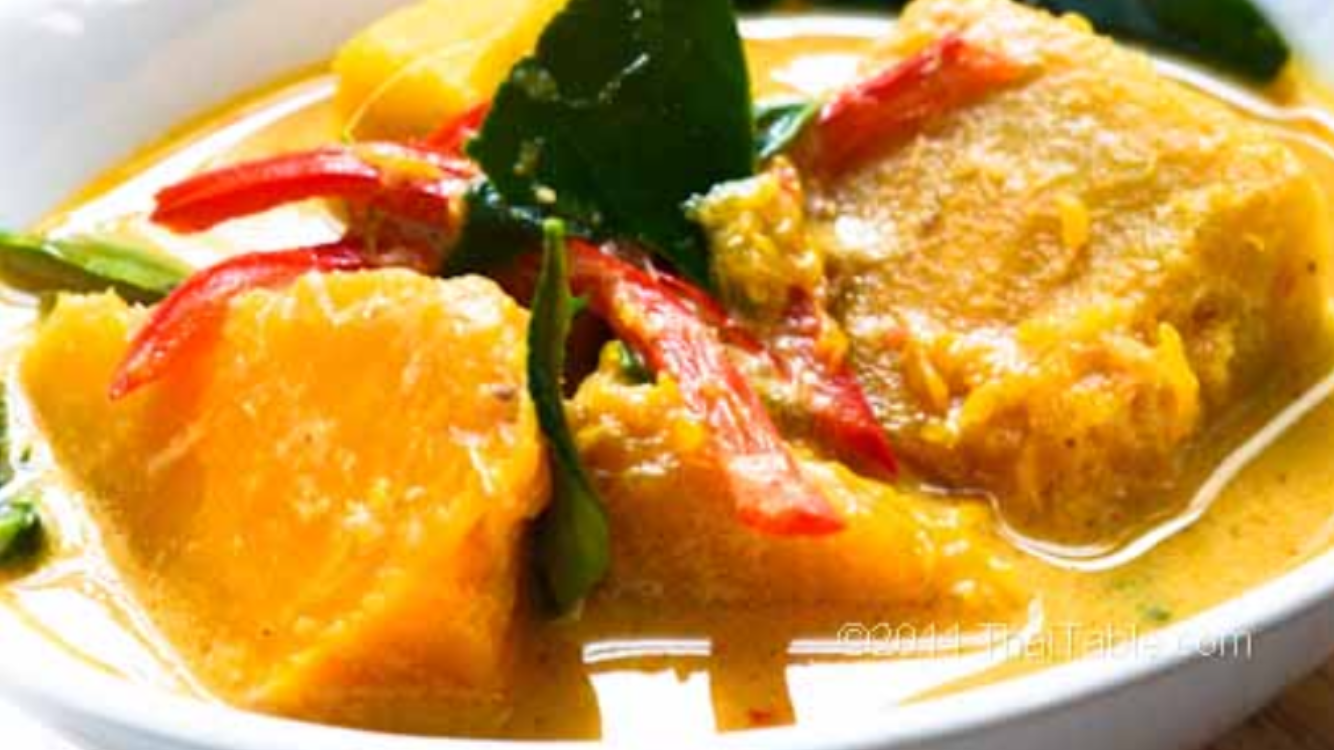 Order Pumpkin Curry w/ Shrimp food online from The Dish Thai Fusion Cuisine store, Studio City on bringmethat.com