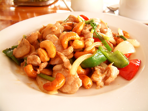 Order 72. Chicken with Cashew Nuts food online from Chen's Yummy House store, Dumont on bringmethat.com