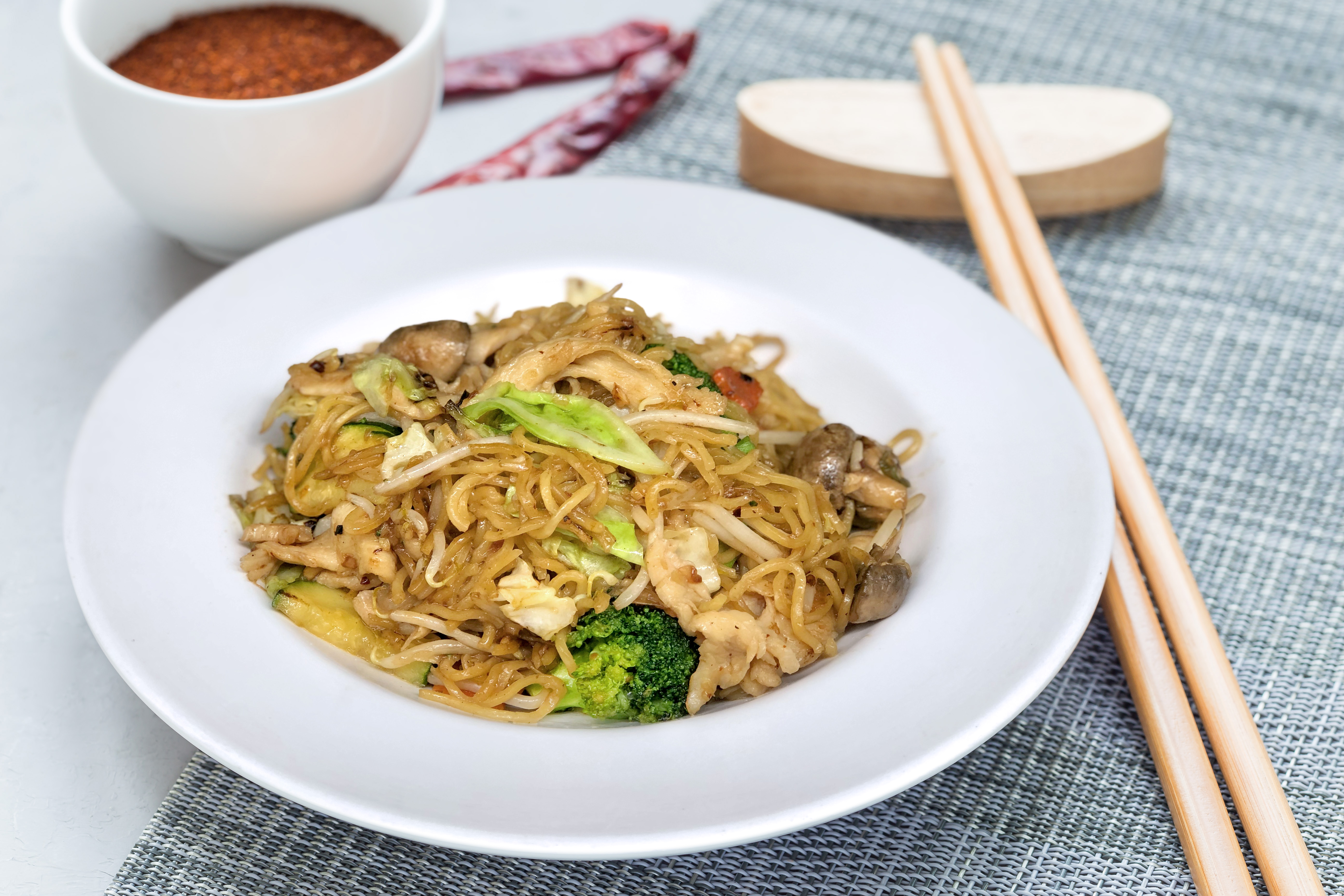 Order Spicy Chow Mein food online from Ubon Thai Kitchen store, Torrance on bringmethat.com