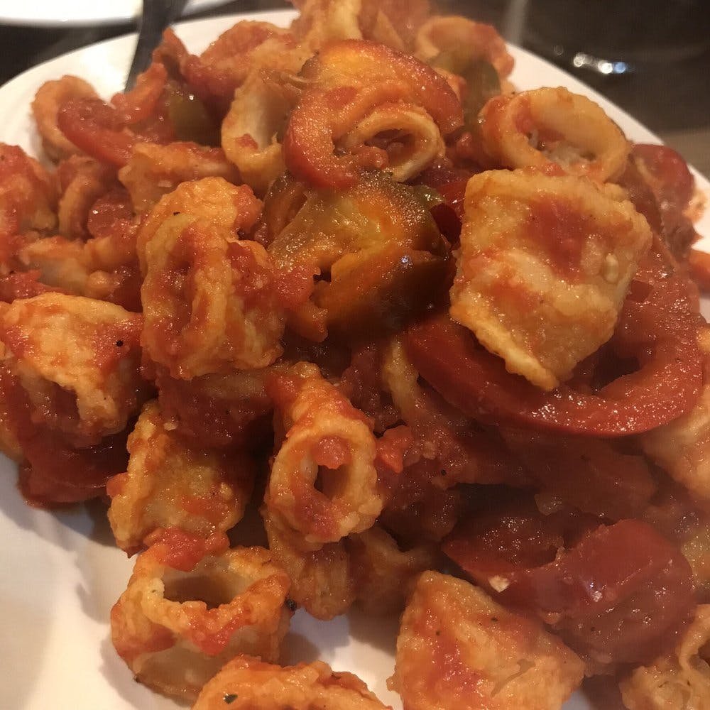 Order Spicy Fried Calamari - Appetizer food online from Carmine's Pizzeria store, Brooklyn on bringmethat.com
