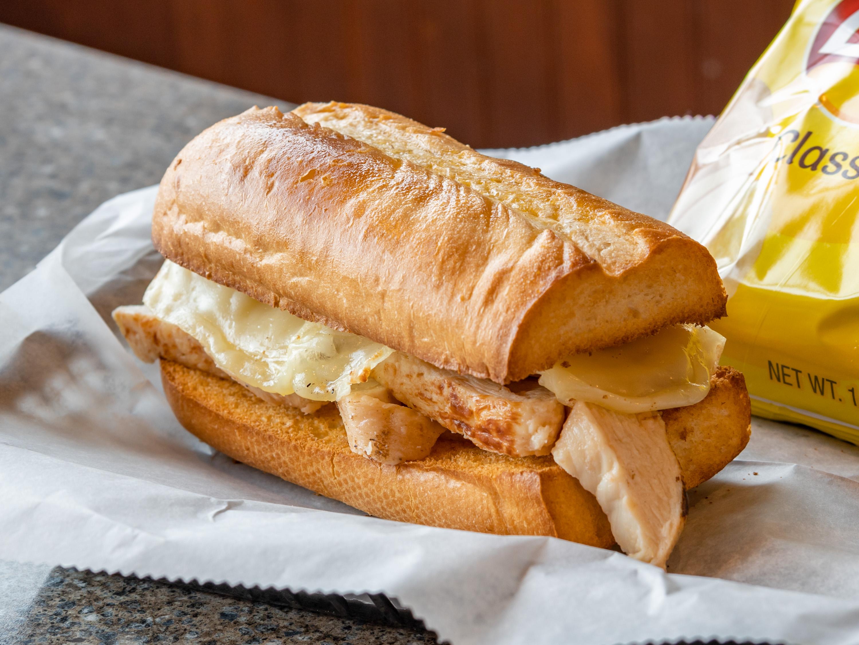 Order Chicken Grille Sandwich food online from Chicago Pizza store, Speedway on bringmethat.com