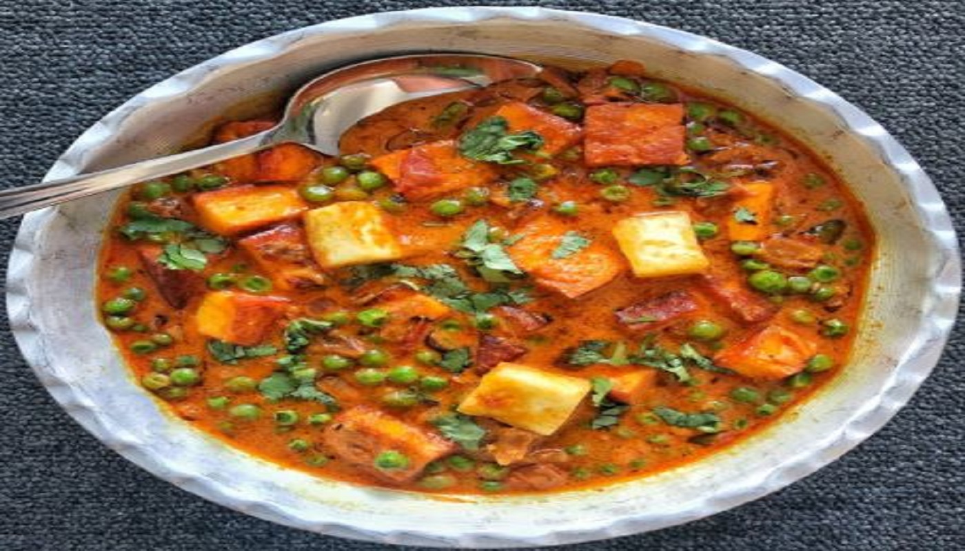 Order Mutter Paneer food online from Aroma Indian Cuisine store, Ann Arbor on bringmethat.com