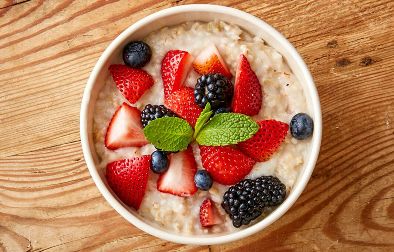 Order Organic Steel-Cut Oatmeal with Fresh Berries food online from Le Pain Quotidien store, Los Angeles on bringmethat.com