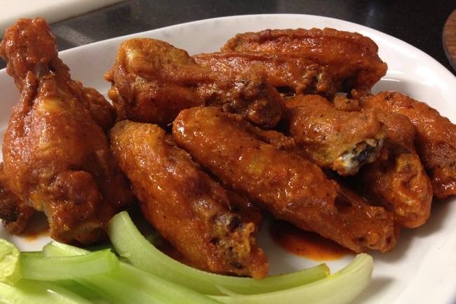 Order Buffalo Wings food online from Pizzazz On The Circle store, University Heights on bringmethat.com