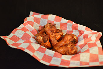 Order Chicken Wings food online from Strong's Brick Oven Pizzeria store, Hebron on bringmethat.com