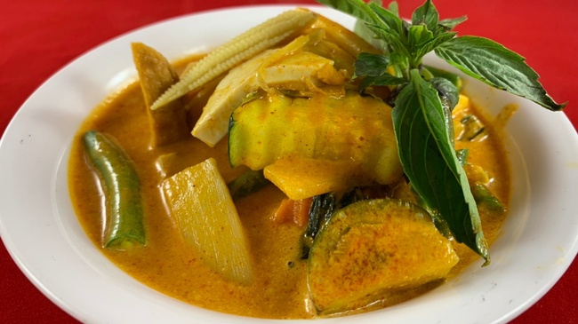 Order 43B. Jungle Curry food online from Sa-Bai Thong Thai Cuisine store, Madison on bringmethat.com