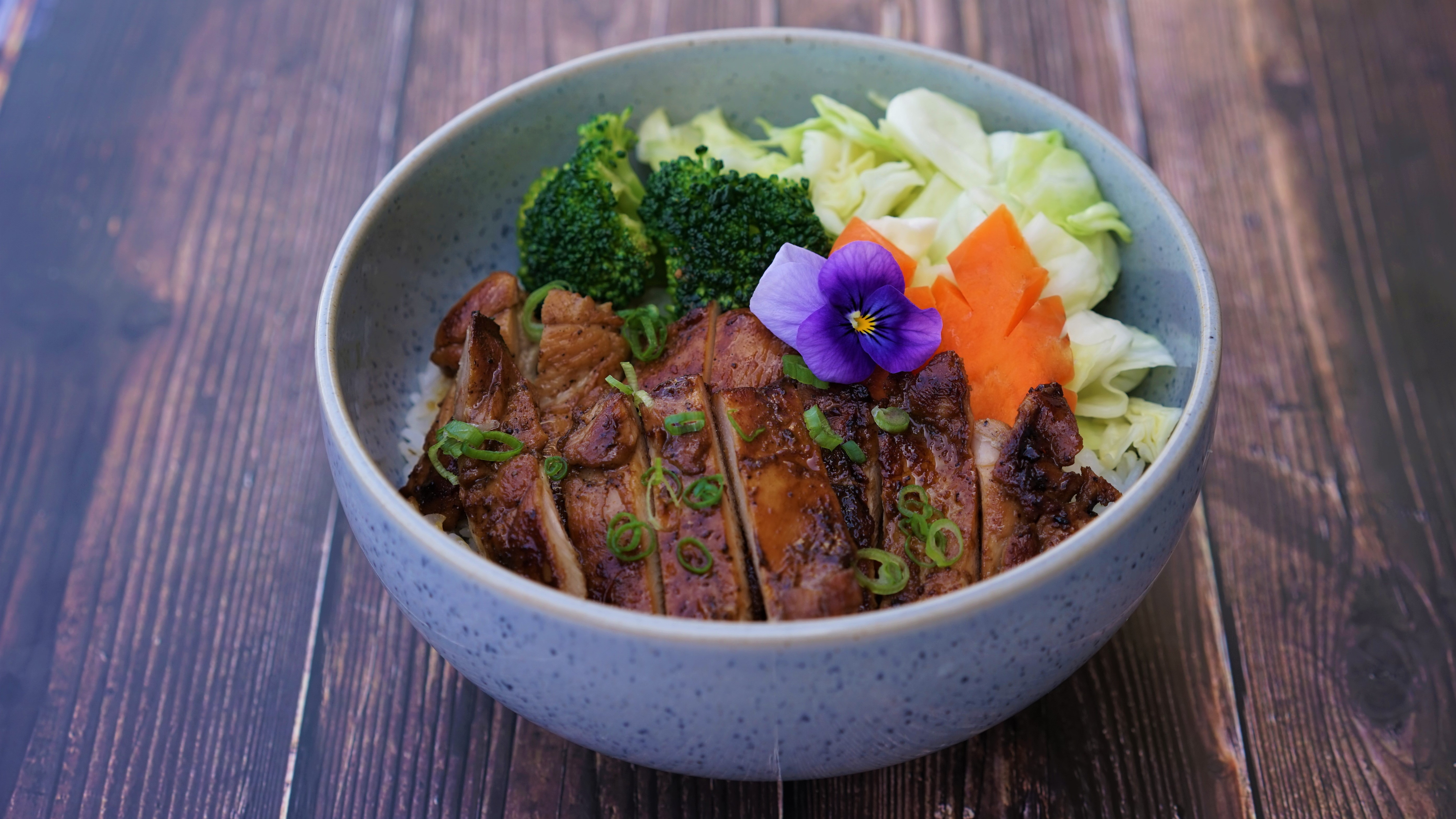 Order Grilled Chicken Teriyaki Bowl - Dark Meat (Thigh) food online from Yanagi Kitchen store, Manhattan Beach on bringmethat.com