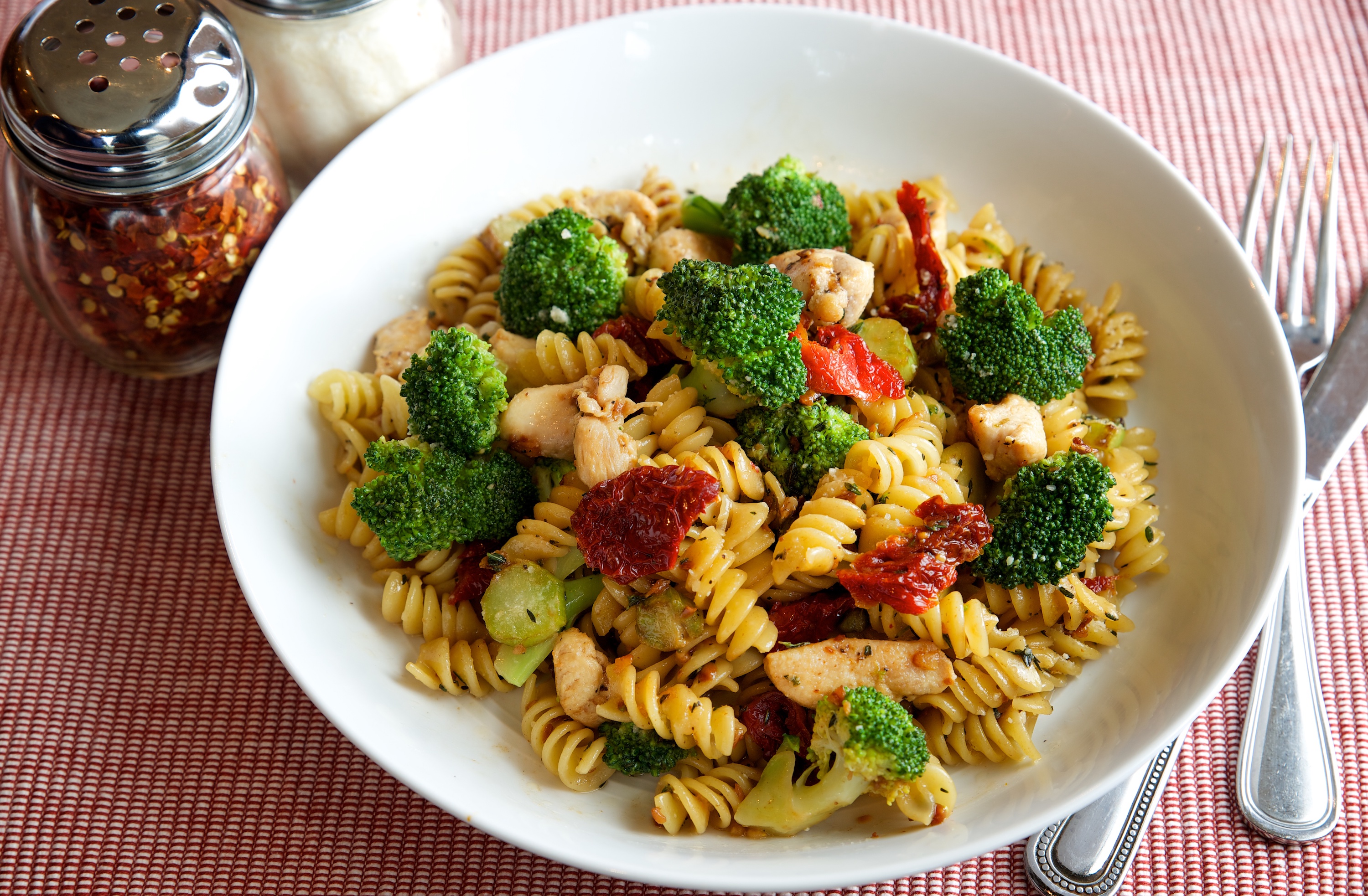 Order Rotini Chicken Tuscany food online from Zig Zag Kitchen store, Chicago on bringmethat.com
