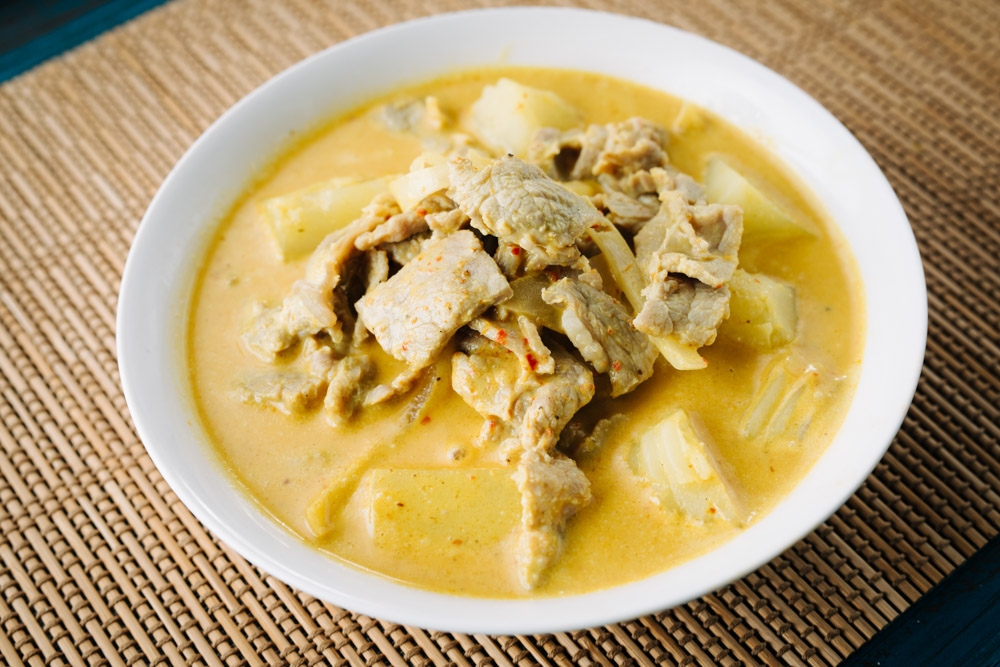 Order Yellow Curry food online from Banana Leaf Thai Restaurant store, Dallas on bringmethat.com