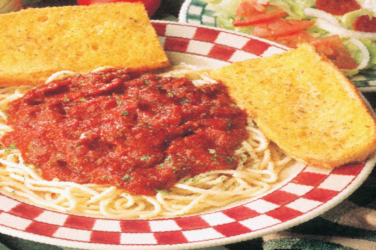 Order Grandma's Deluxe Spaghetti Dinner food online from Grandma Pizza & Pasta store, Columbus on bringmethat.com
