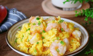 Order Fried Shrimp Egg 虾仁戀炒滑蛋讀 food online from Fine China store, Lansing on bringmethat.com