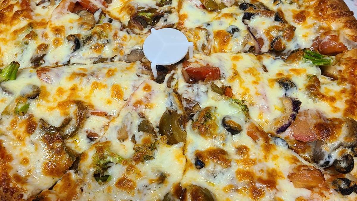 Order House Special Pizza food online from Sun Pizza store, Boston on bringmethat.com