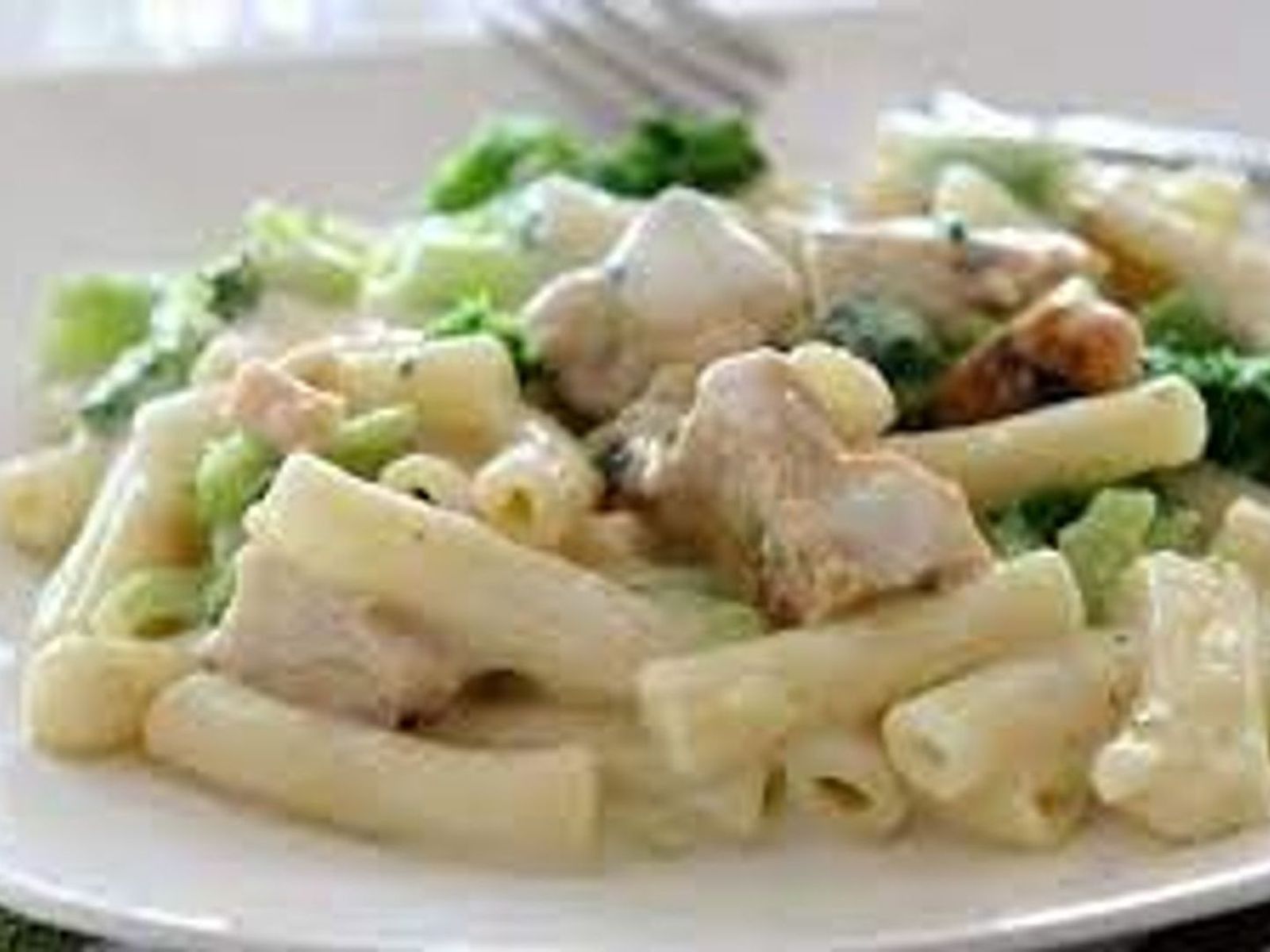 Order Chicken Broccoli Alfredo food online from Lisa's Family Pizzeria store, Melrose on bringmethat.com