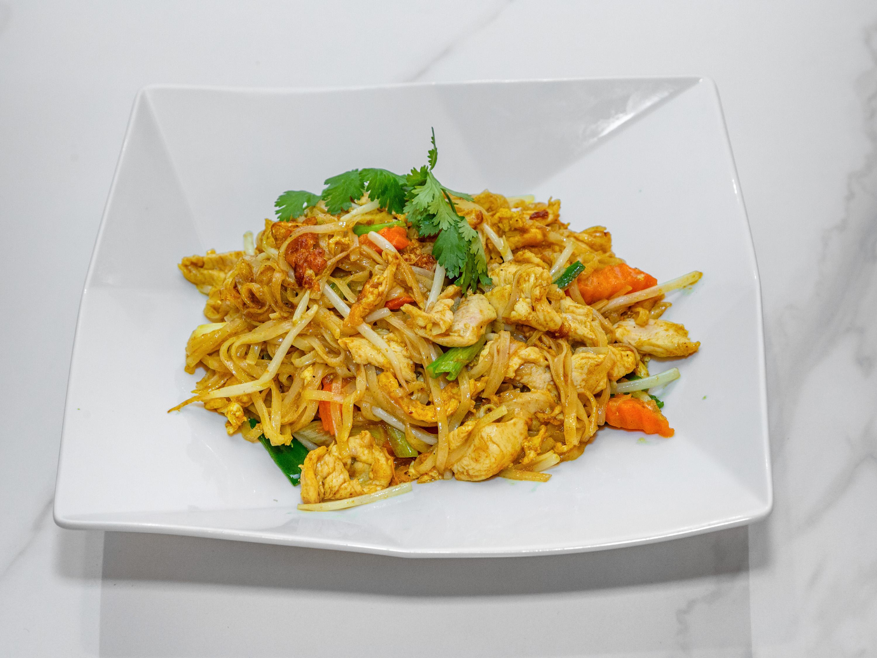 Order Pad Kee Mao Noodles food online from Siwa Thai Restaurant store, Woodbridge on bringmethat.com