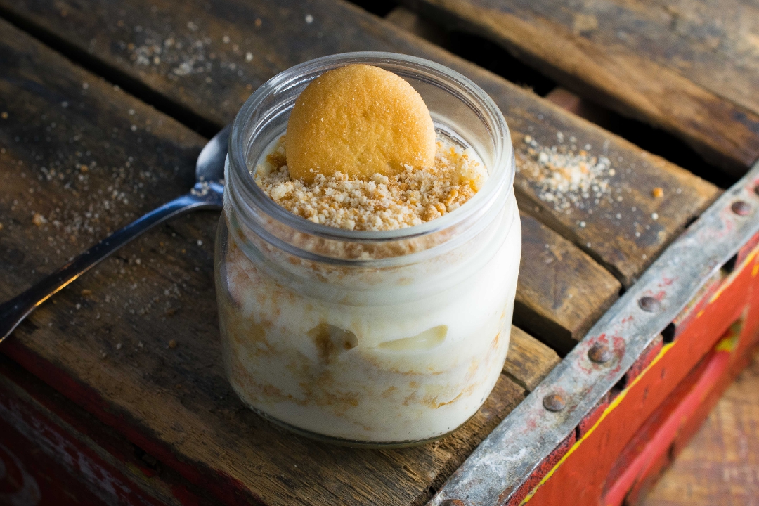 Order Laura's Banana Pudding food online from Cousin Barbq store, Crowley on bringmethat.com