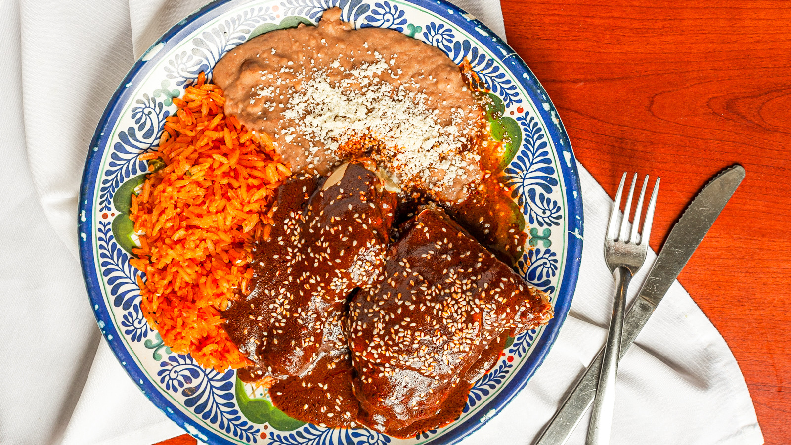 Order Pollo En Mole Plate food online from Tacos Don Chente store, Huntington Park on bringmethat.com