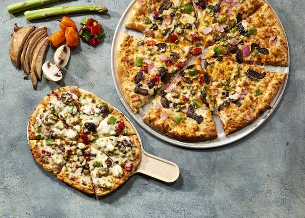 Order 14" Large Hand-Tossed Veg Delight  food online from Pizza Karma store, Eden Prarie on bringmethat.com