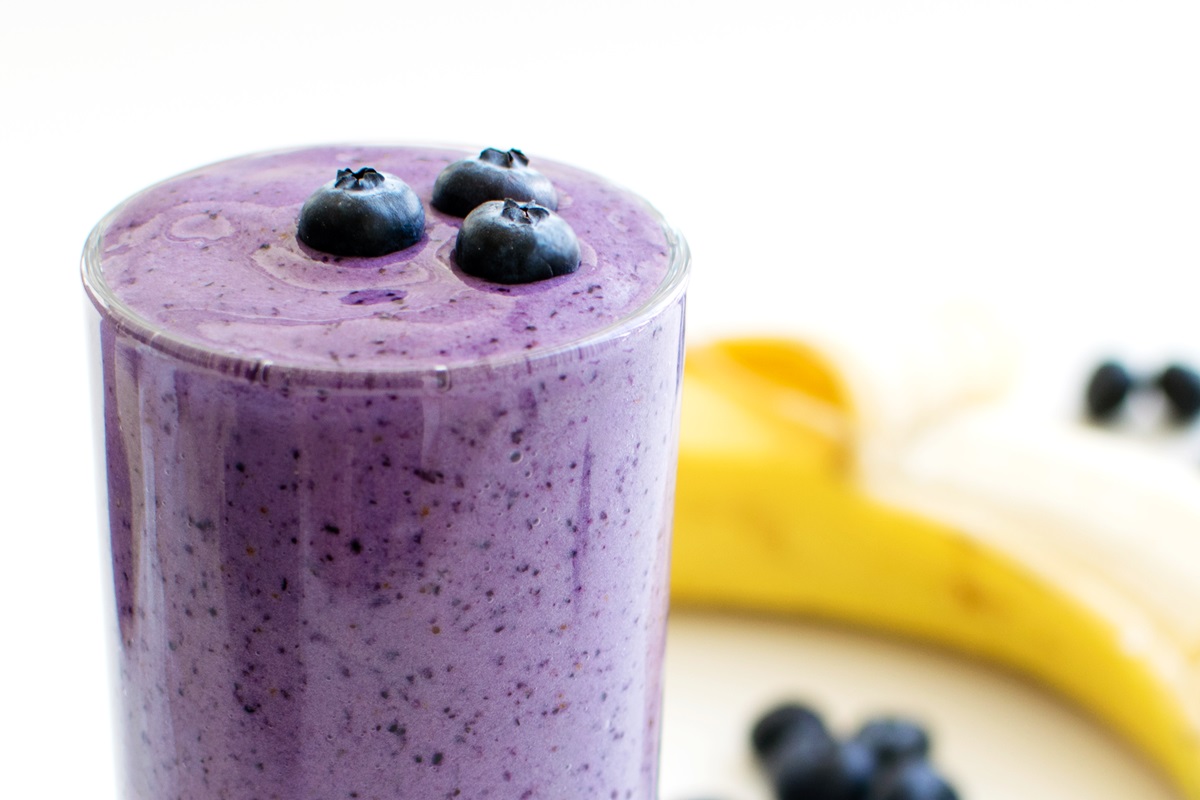 Order Blueberry Banana Smoothie food online from Tastefully Yours Cafe store, Coraopolis on bringmethat.com