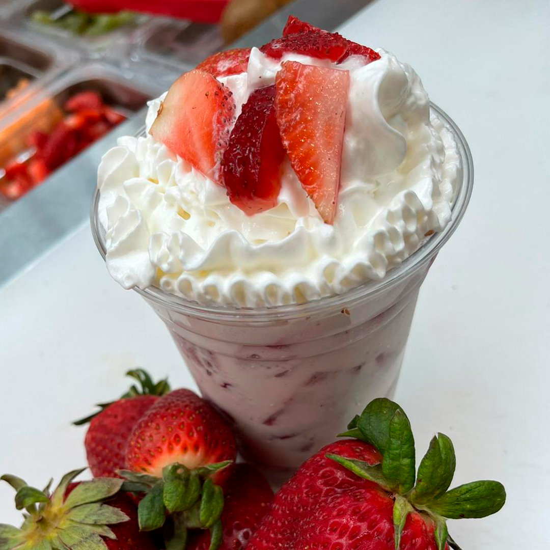Order Strawberries and cream- Fresas con crema  food online from Fresca Palapa store, Hurst on bringmethat.com