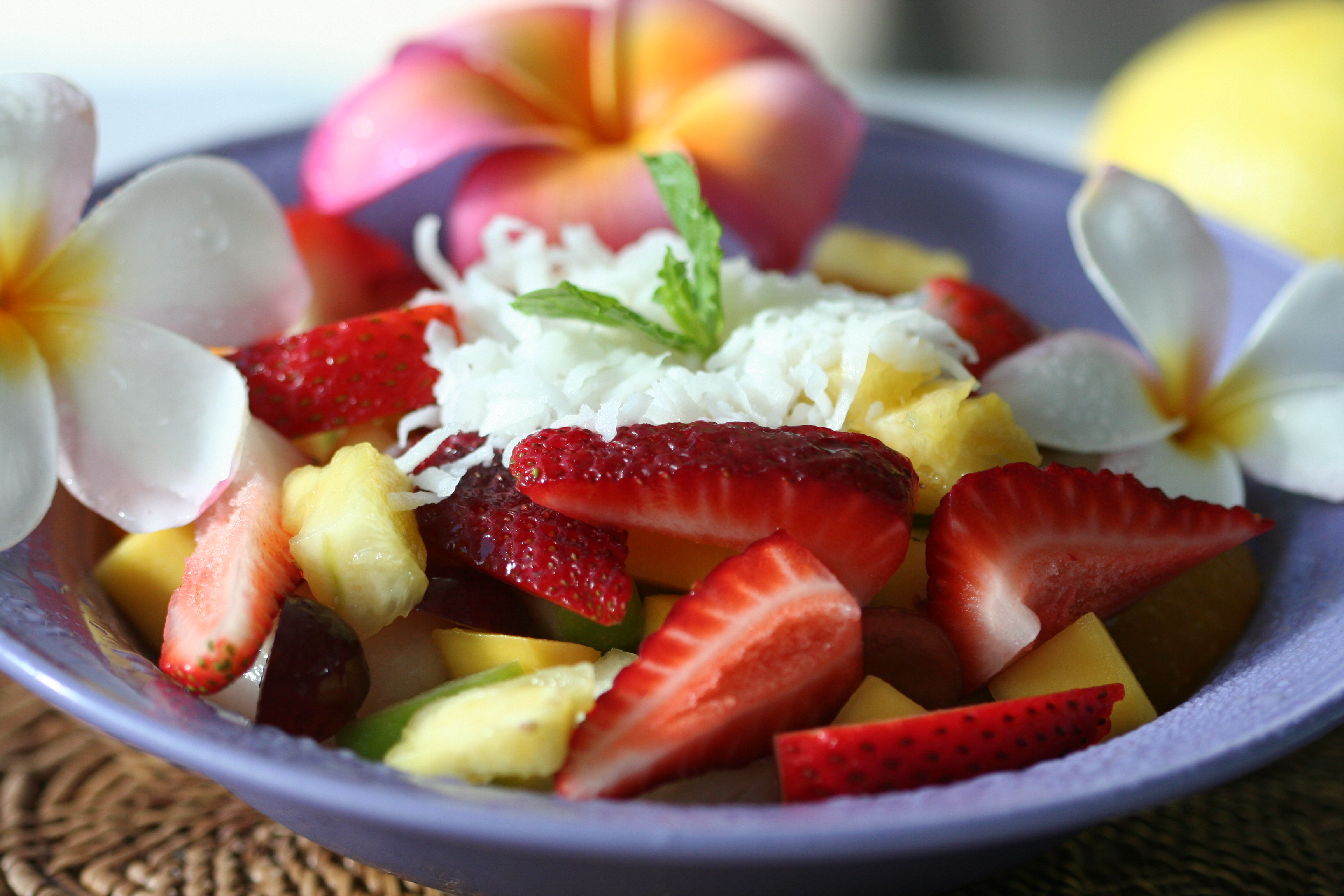 Order Design Your Own Fruit Bowl  food online from Aloha Salads store, Kapolei on bringmethat.com
