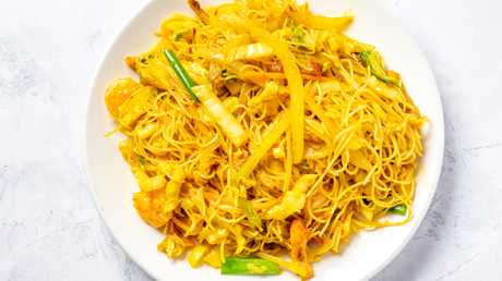 Order 30. Singapore Curry Rice Noodle food online from Wang & King Asian Cafe store, Charlotte on bringmethat.com