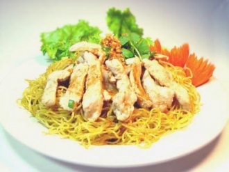 Order 409. Garlic Chicken Noodles food online from Siam Pasta Thai Cuisine store, Chicago on bringmethat.com