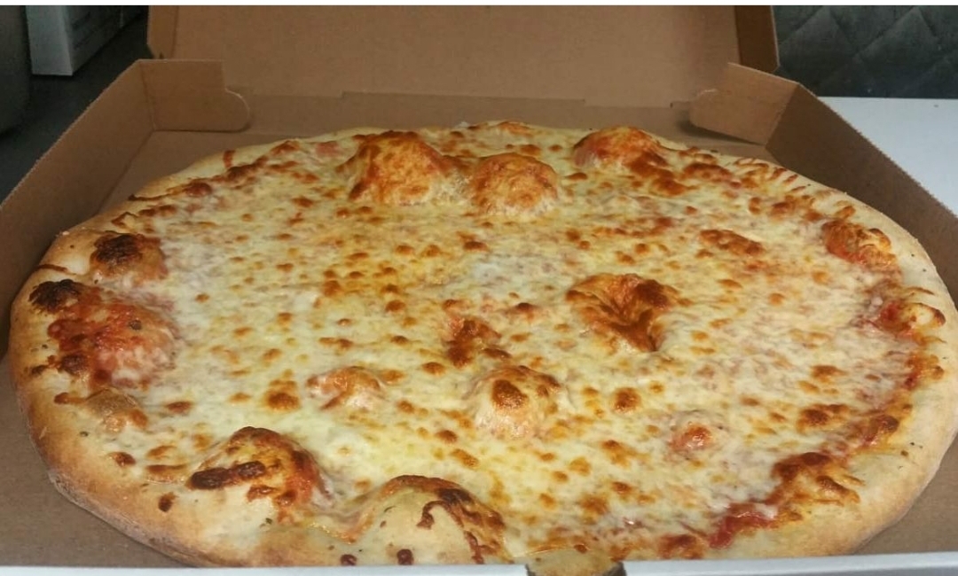 Order Personal pie 10 inch food online from Pizza Party Time store, Ridgefield on bringmethat.com